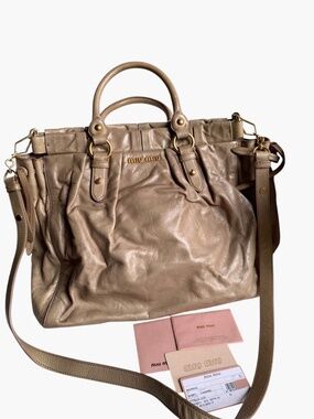 Auth Miu Miu 2Way Cameo Leather Vitello Lux shoulder handbag, gold-tone hardware